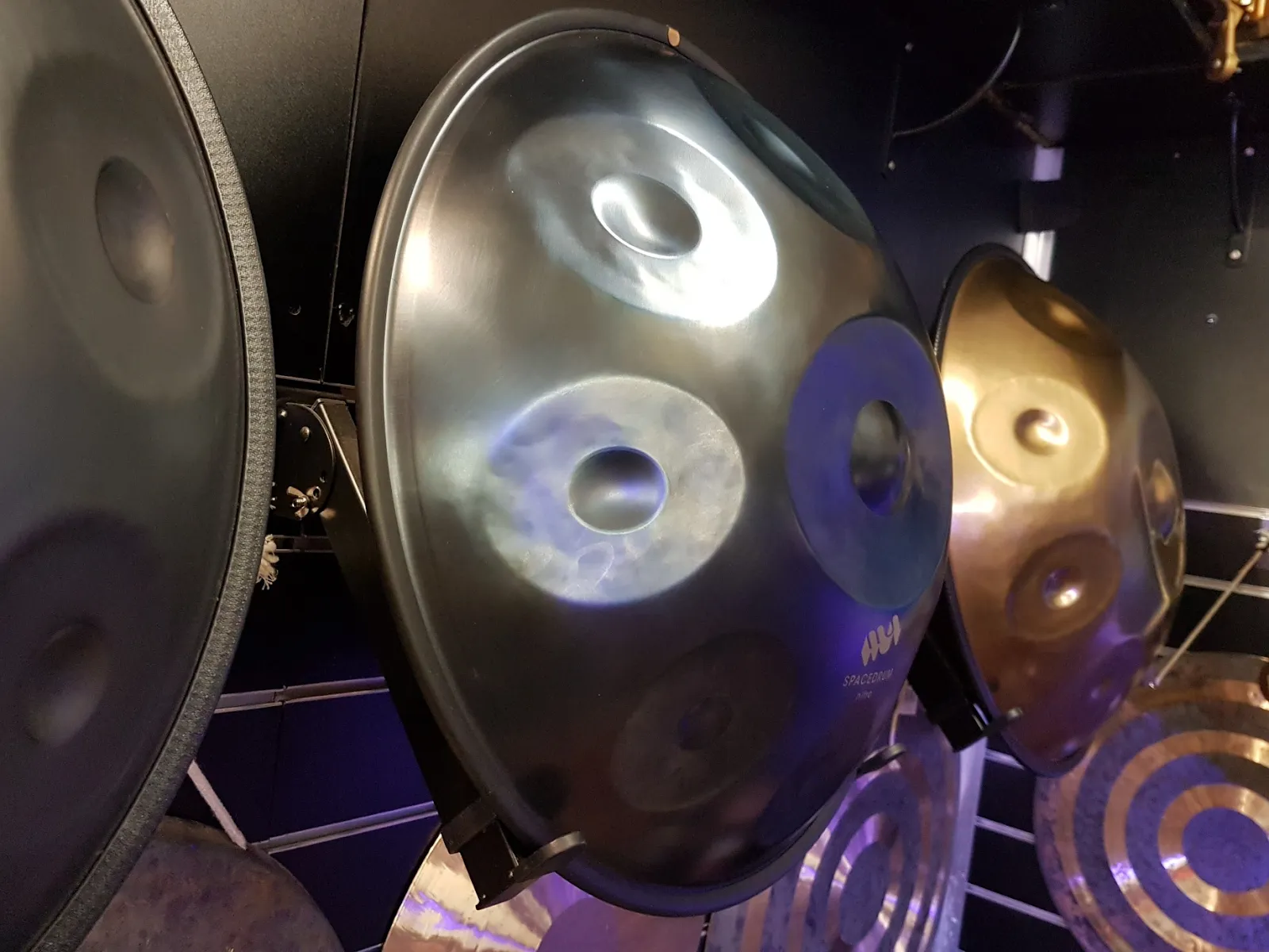 photo de trois handpans