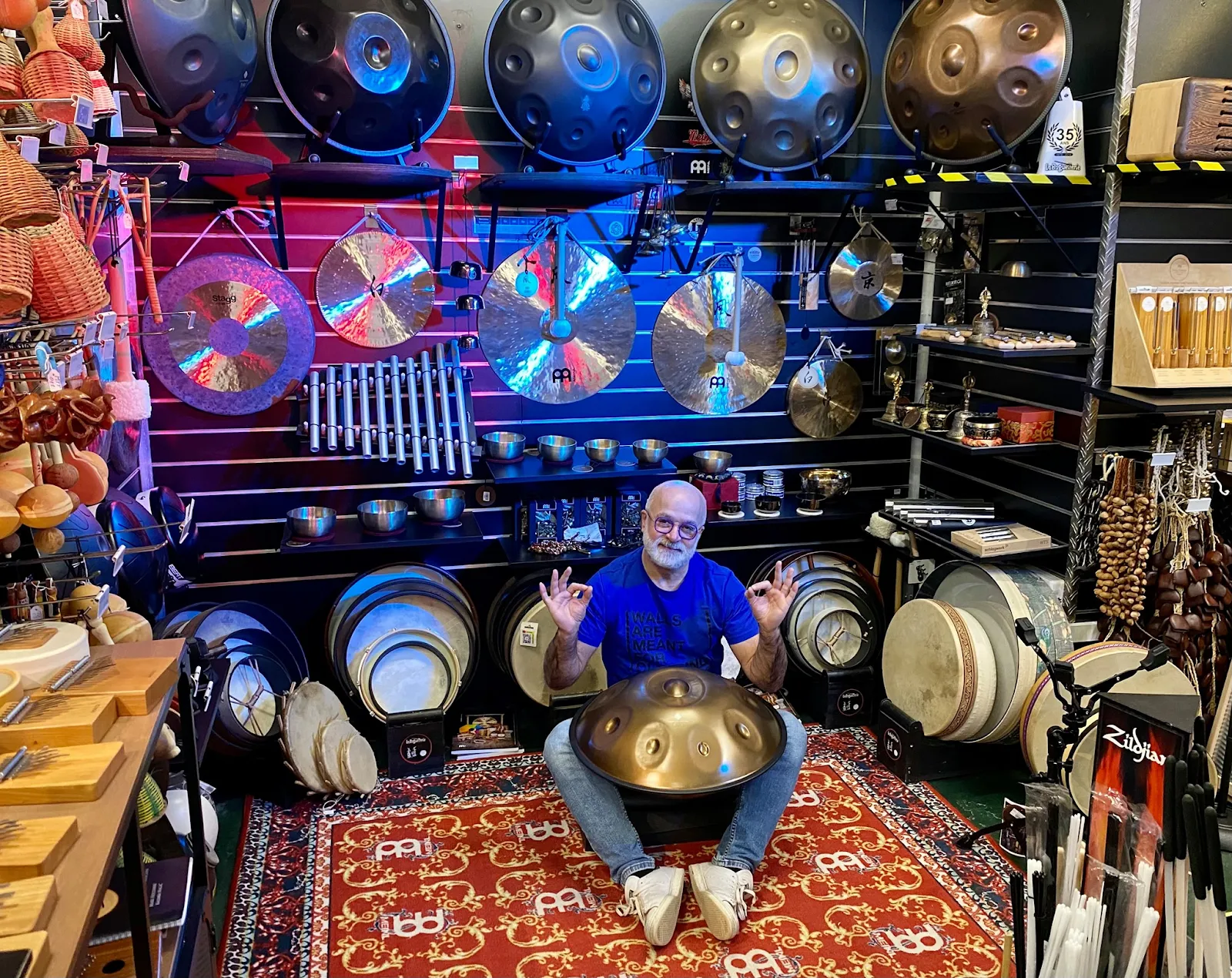 photo d'un joueur de handpan