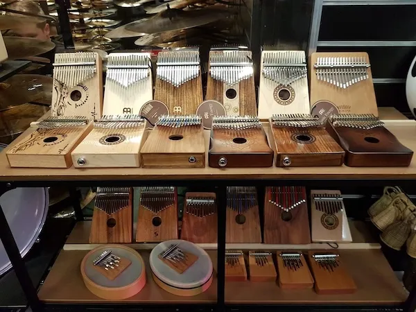 photo de plusieurs kalimbas