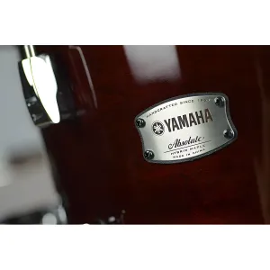 YAMAHA Absolute Hybrid Maple Batterie 22"/4Pcs Classic Walnut