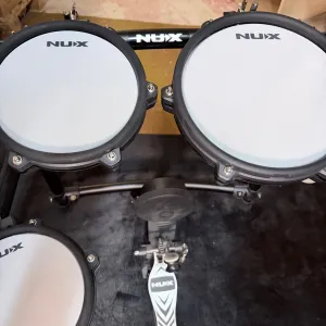 NUX DM-310 Batterie Stock-B