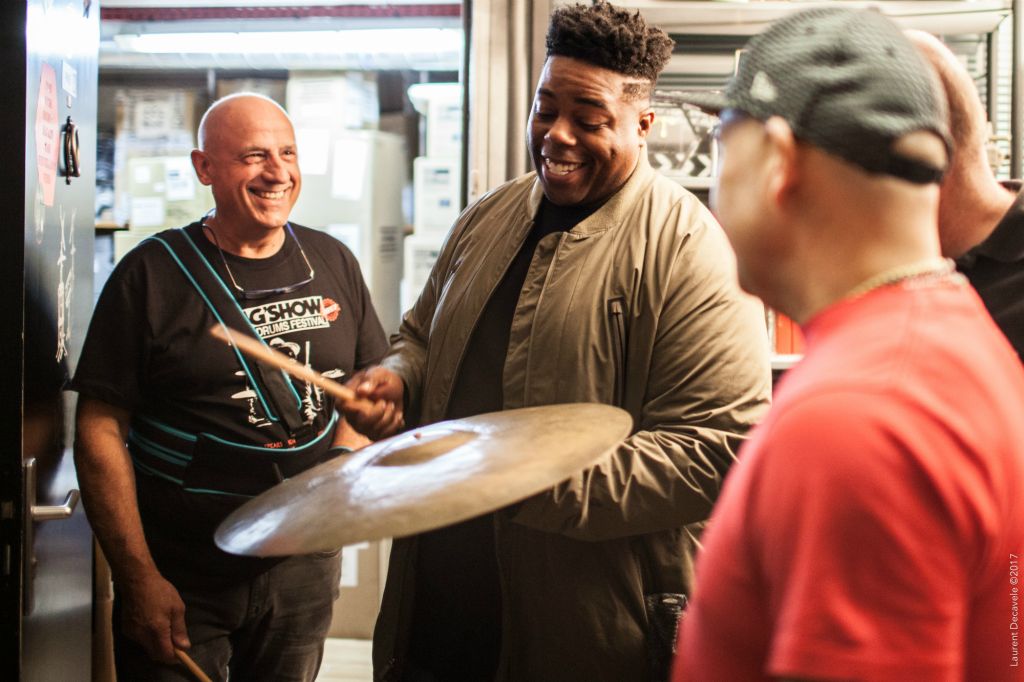 Détour incontournable devenu rituélique par le bureau de Philippe lalite où se trouve une belle collection de qqs 160 old K Zildjian. Des instants toujours conviviaux!