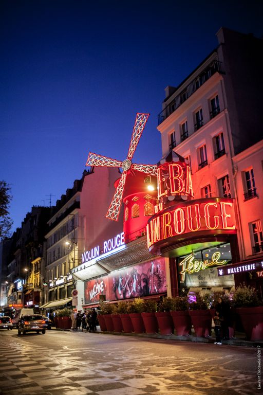 Dimanche matin presque 5h... Pariss'éveille et les dernières installtions vont commencer.