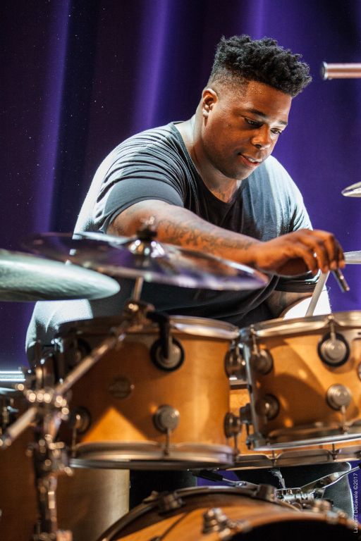 Aaron Spears en pleine installation et toujours le sourire !