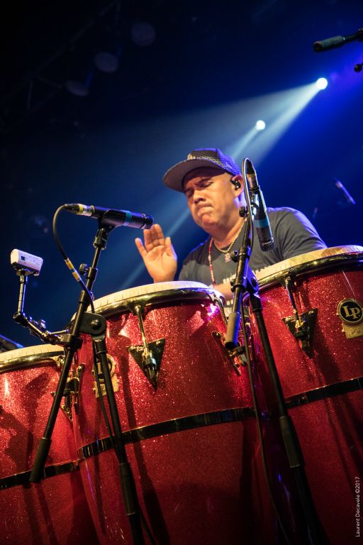 Fausto joue sur un magnifique kit de percussions LP.