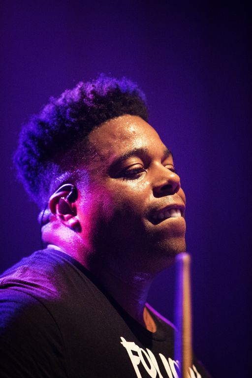 Batteur Gospel il a joué entre autre avec Usher ou Ariana Grande. Personnage charmant, simple, disponible des qualités énormes égales à son talent