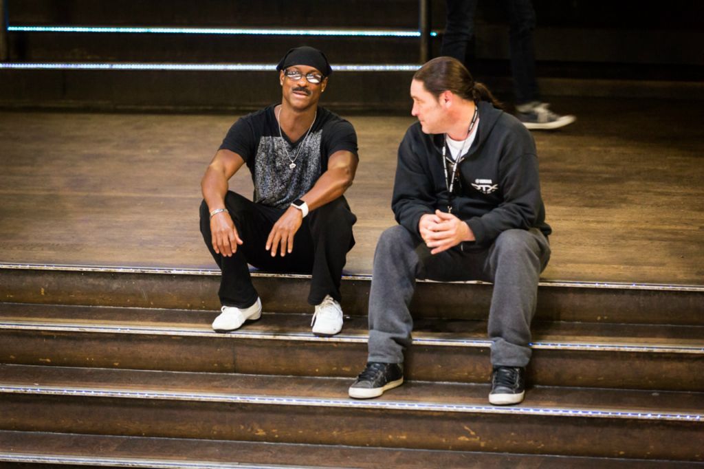 Sonny Emory en briefing avec le directeur du marketing de chez Yamaha Japon, Sean Browne