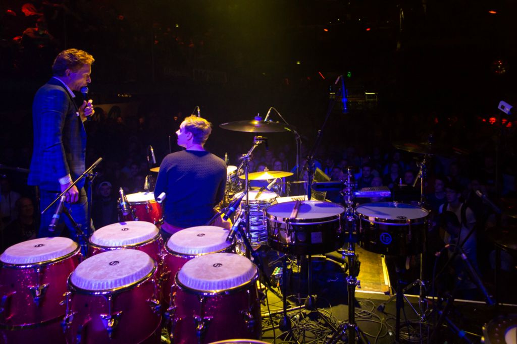 C’est Gabriel Delmas gagnant à l’unanimité du concours BAGSHOW 2017. Le prix est d’avoir l’honneur d’ouvrir le bal. La tension semble à son comble et pourtant Gabriel fait preuve de sérénité et assurance. Il ne nous décevra pas car son show était incroyable que ce soit sur le plan technique, cohérence, diversité et musicalité.