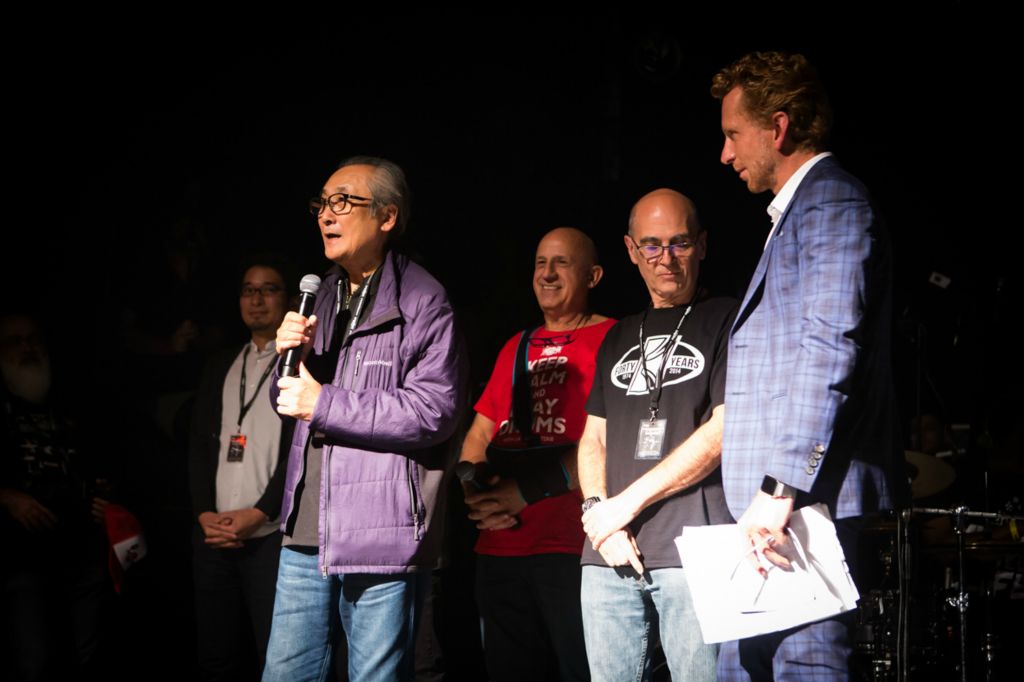 Nous avons eu le grand honneur et le très grand plaisir d'accueillir cette année Monsieur Mike Shimada le Directeur Général de chez Hoshiono qui a commencé sa carrière en France chez Socaro en compagnie du regretté Michel Dorat. Il était accompagné par un nom moins respectable personnage puisqu'il s'agit de Yokki Hoshino le fils de Monsieur Hoshoino fondateur Tama et Ibanez