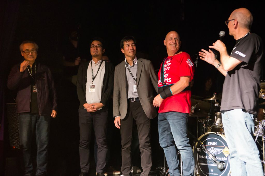 Mike Shimada était accompagné par un nom moins respectable personnage puisqu'il s'agit de Yuki Hoshino le fils de Monsieur Hoshoino fondateur Tama et Ibanez et bien sûr Alain Gozzo que l'on ne présente plus et qui est aujourd'hui le DG Hoshino Fance