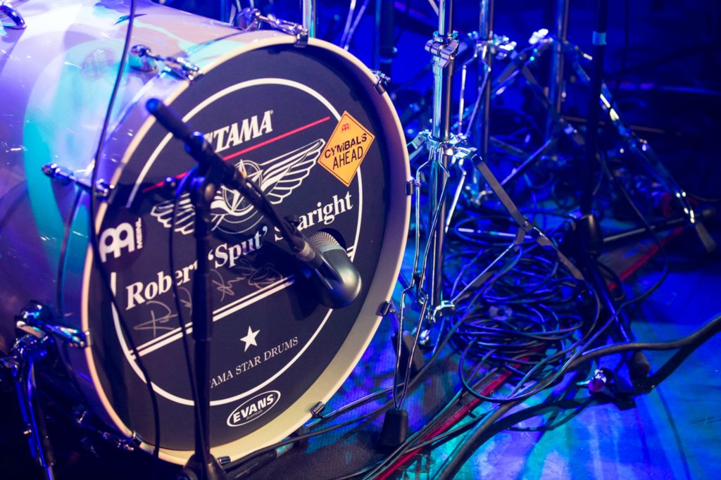 Robert "Sput" Searight joue sur Tama et cymbales Meinl