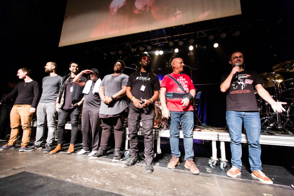 C'est l'heure des au revoir sur scène. Thierry Lalite (la relève de la Baguetterie!!) aura le dernier mot!