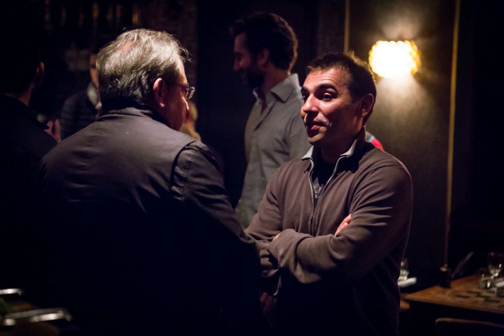 Notrte avocat Philippe Lhomme de dos en plein discussion avec Florent Acker responsable Bag Shop On Line