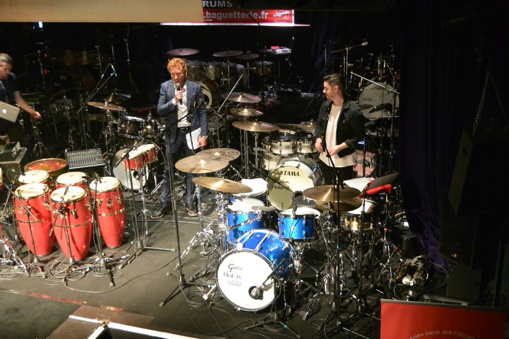 Après avoir féliciter Joe Clegg Laurent Bataille annonce le passage du duo sud américain Raul Pineda et Fausto Cuevas