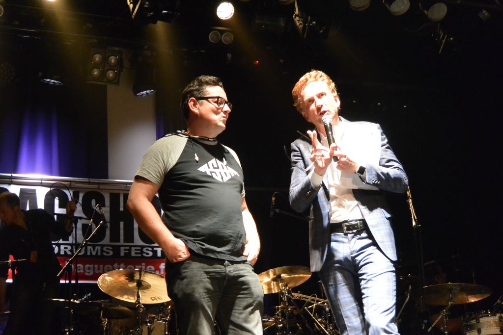 Avant le prochain artiste, Laurent Bataille fait monter Guillaume Pornet qui relance la marque ASBA dont il est passionné depuis toujours.