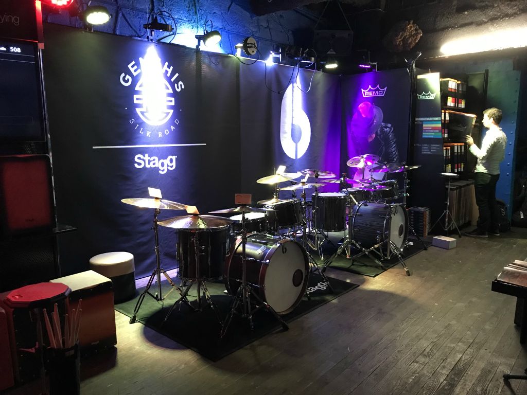 Chez EMD le stand est déjà prêt avec pour la première fois la présentation de deux kits British Drums