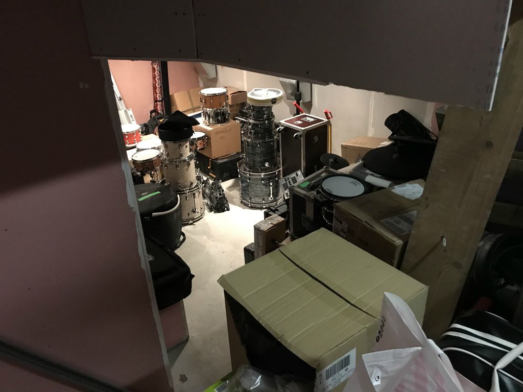 Les fameux recoins où sont planqués qqs kits artistes afin d'être prêts à l'installation dès 7h du matin 