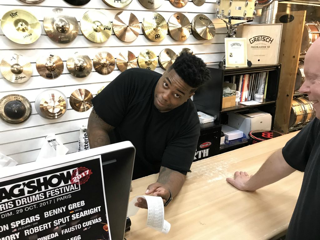 Aaron s'improvise Vendeur à la Baguetterie!