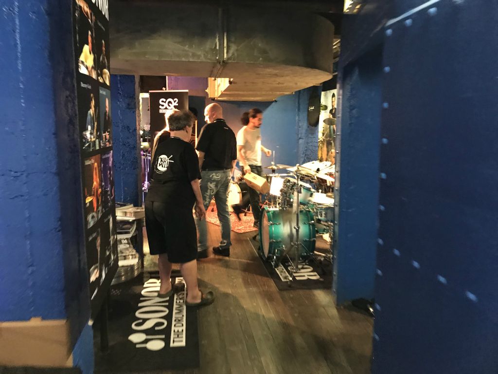 De dos notre ami Marcel Rosse présedent de l'association Bam Bam et organisateur des 24H de la Percussion à Ribauville en Alsace. Ne ratez pas ça courant mai