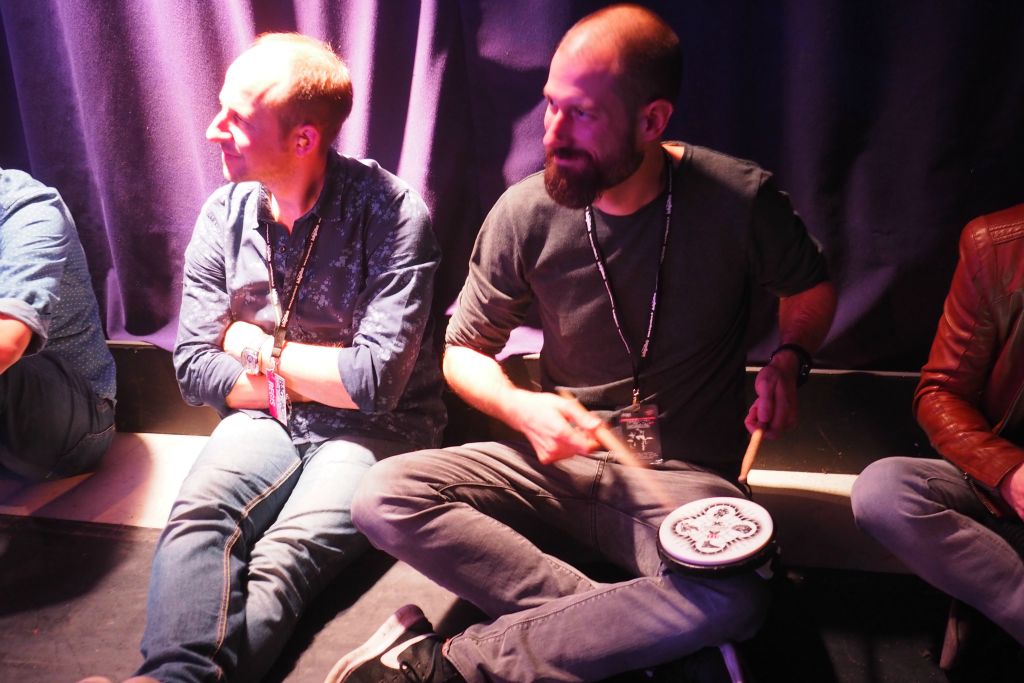 Benny Greb se chauffe pour son imminent passage